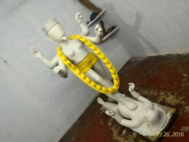 Coloring of Idol with the white base