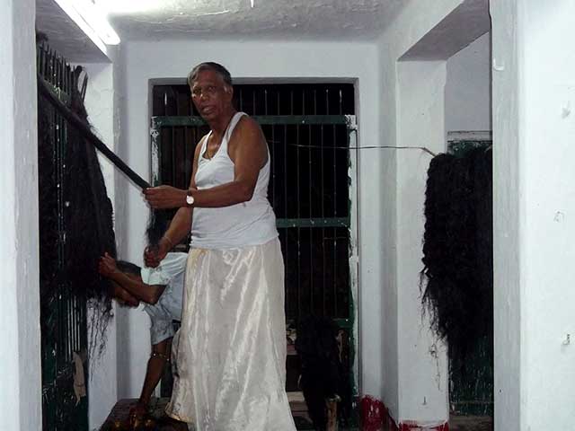 Making the hair of Idol