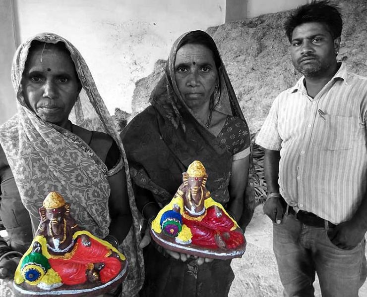 Two of the three Women who were trained to make Ganpatis and Diyas during the lockdown and contribute to the family income