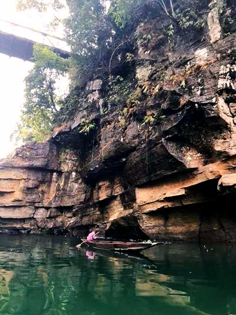 Boat ride along the rocky cliff