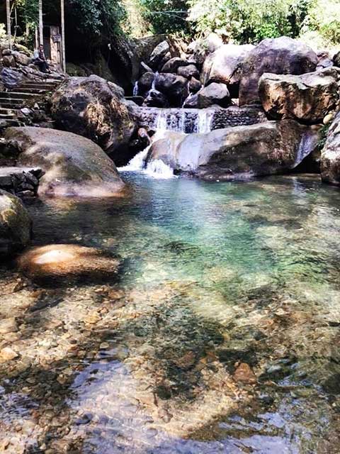 Small waterfall at Nongriat