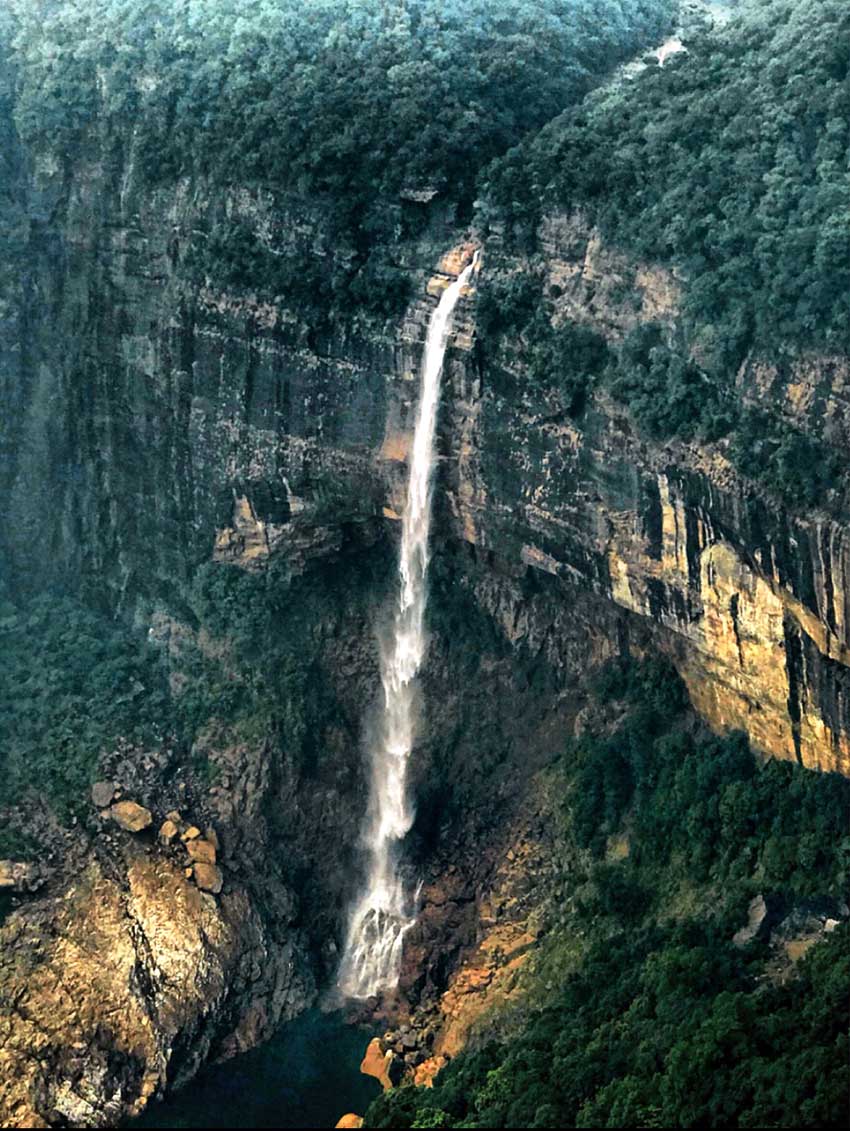 Nohkalikai Falls