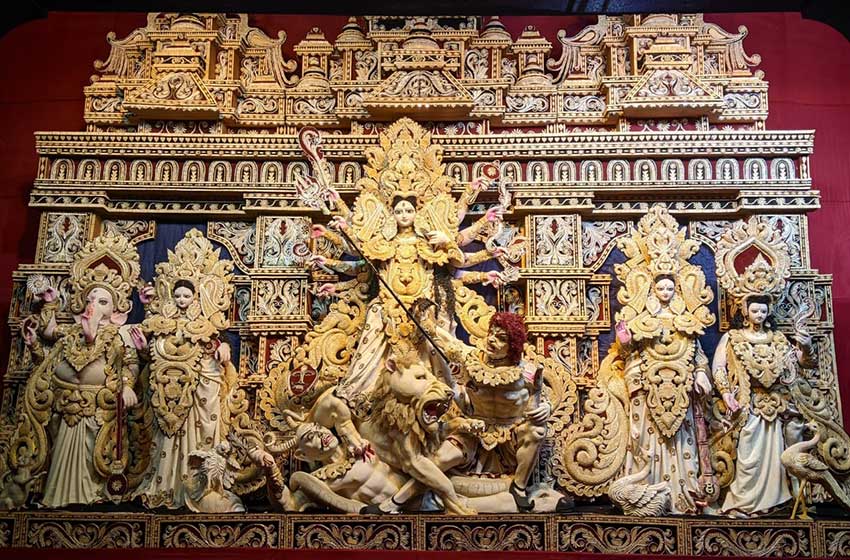 Young Boys Vlub's theme was Mayurpankhi Nouka Durga Idol