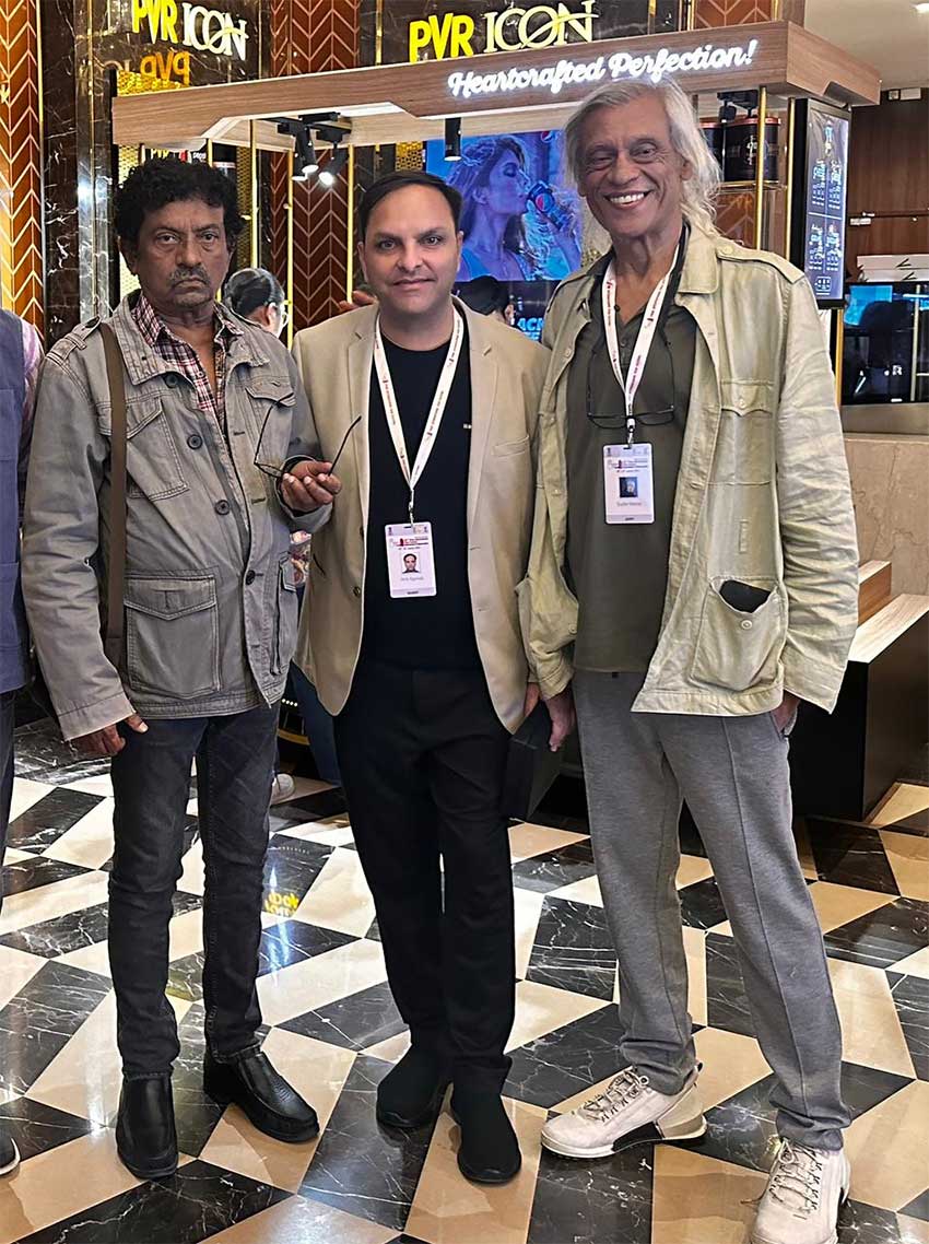 "Raahgir - The wayfarers" 's Director Gautam Ghosh and producer Amit Agarwal with Sudhir Misra 