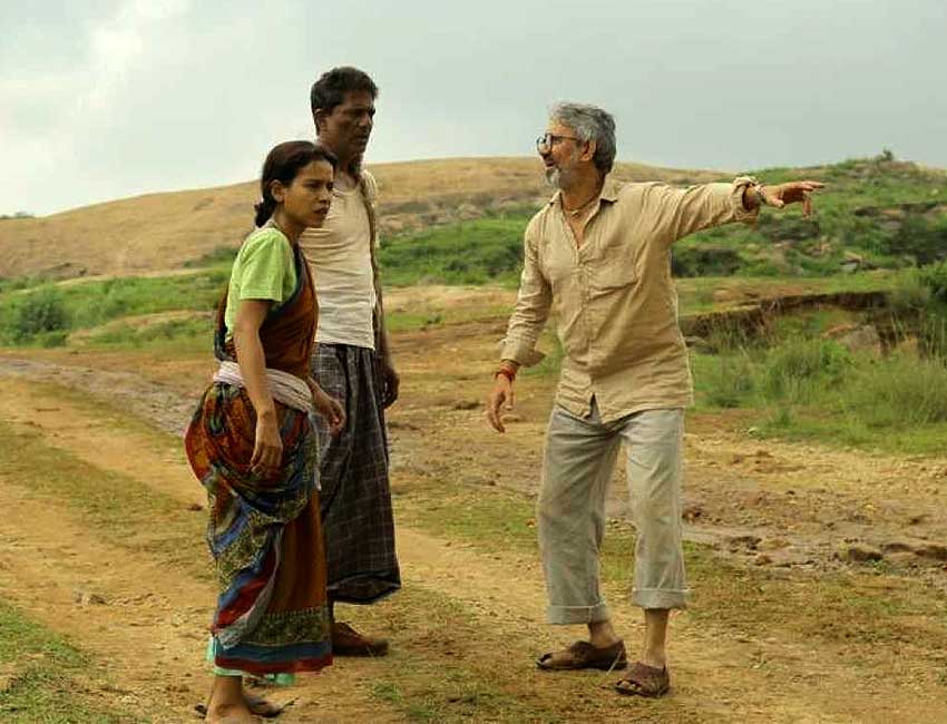Adil Hussain, Tillotama Shome and Neeraj Kabi in the movie "Raahgir - the wayfarers"