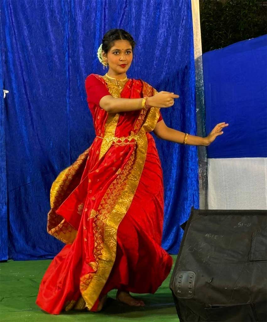 Dance performance at Bhownipur 75 Palli