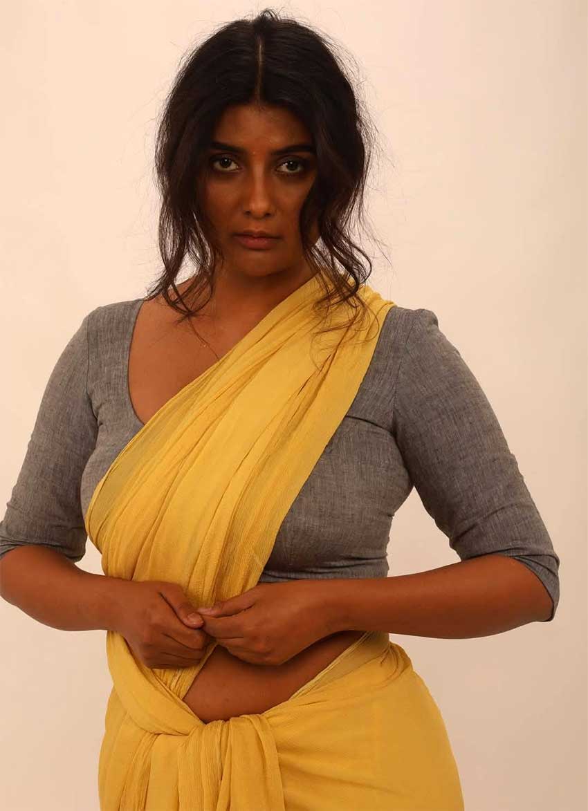 Parno Mittra as Damri in Bhog