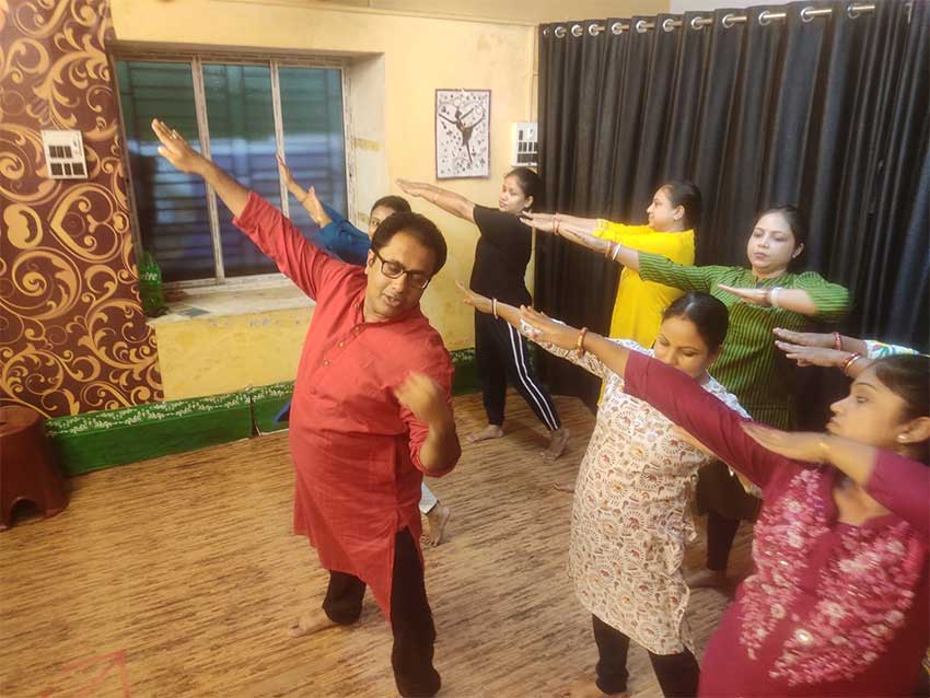  পুষ্পক মুখার্জী and his students