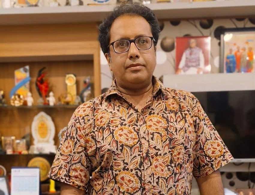 পুষ্পক মুখার্জী