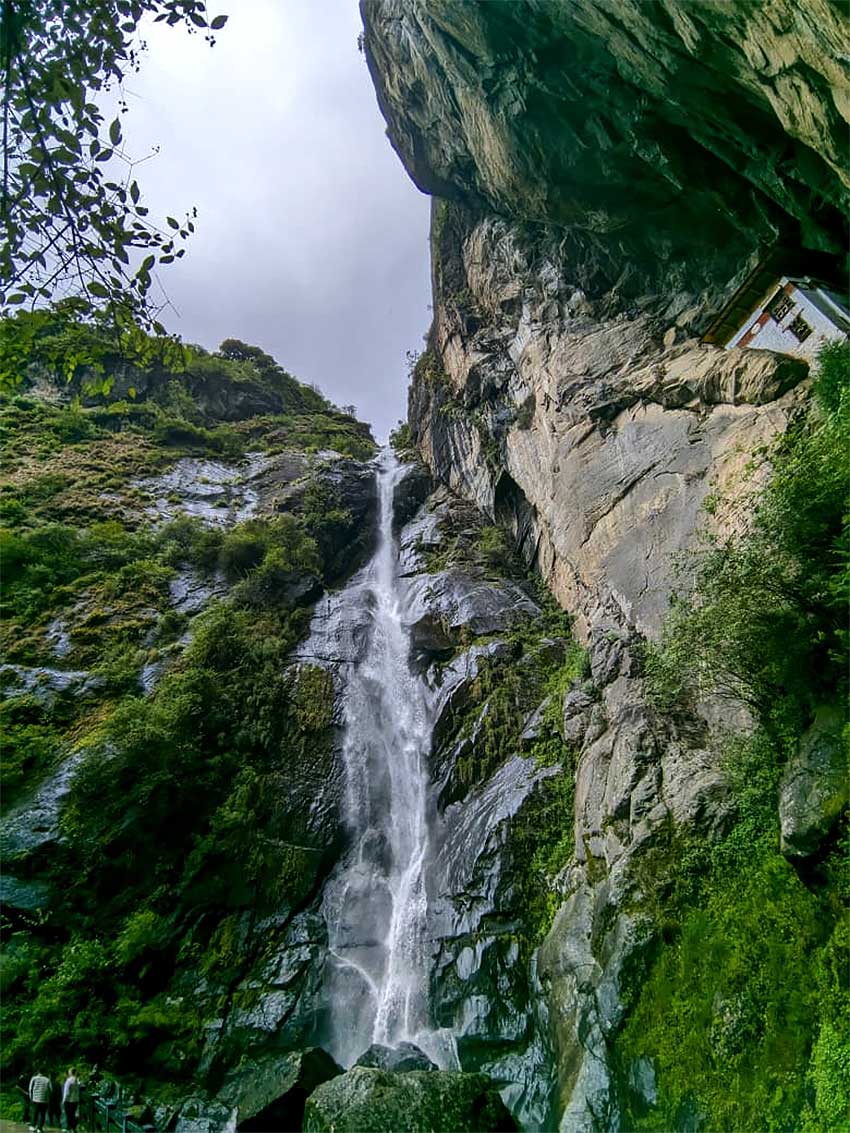 Hilly spring on the way to the Best