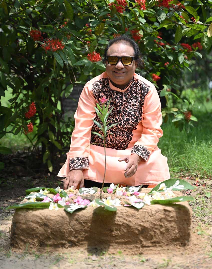 Pandit Prodyut Mukherjee planting a Raktakarabi sapling